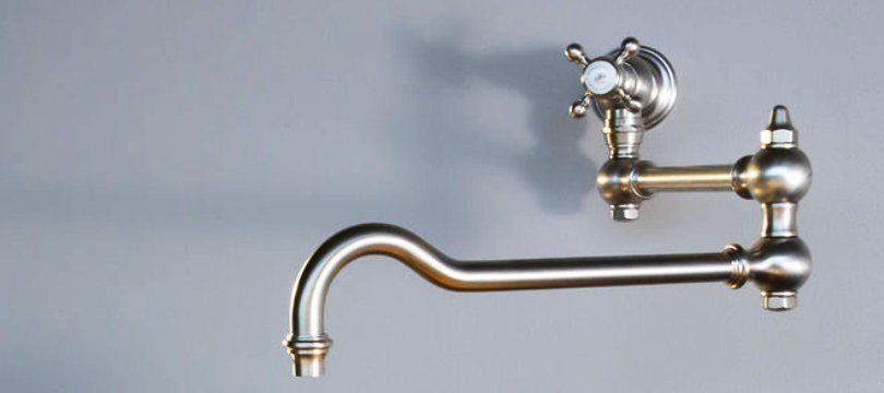 Robinet d'évier Robinet de salle de bain, Design élégant et moderne Laiton  doré Mitigeur d'évier pivotant à 360 ° Eau chaude et froide disponible,  Valve en céramique 